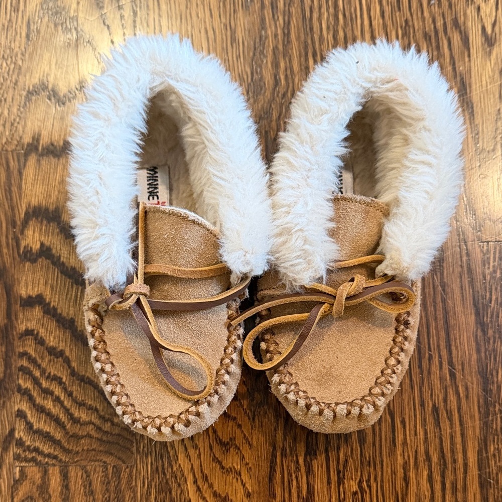 Minnetonka Tan Suede Moccasins with Cream Lining